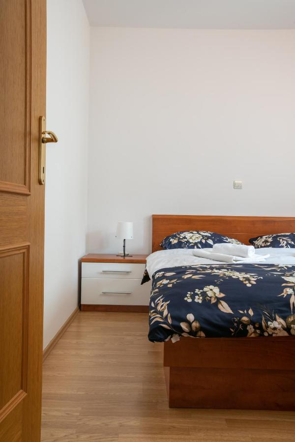 Apartment Mar18 *